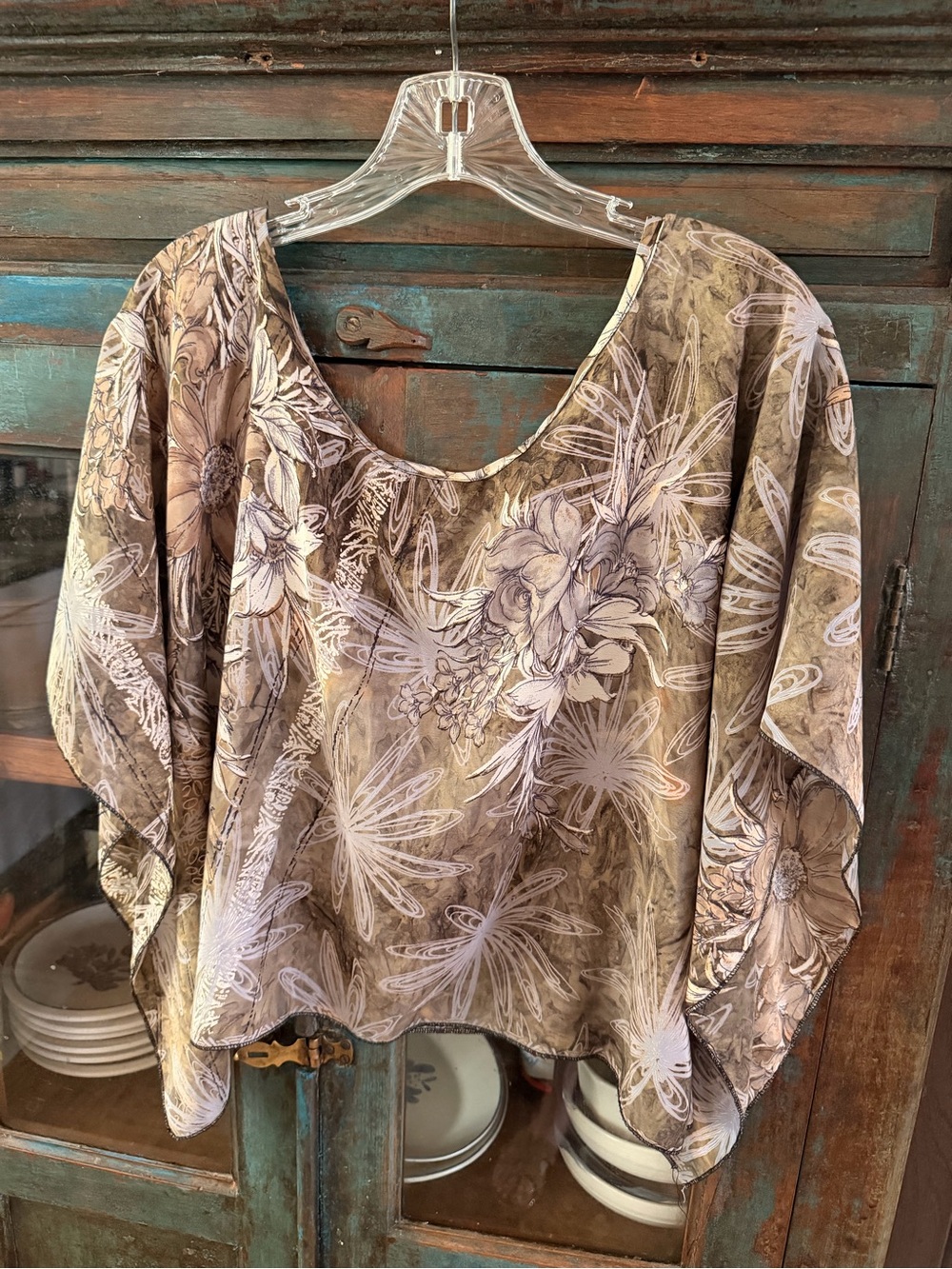 Floral Scoop-Neck Tunic Top in Olive Brown